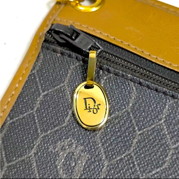 Christian Dior Leather Shoulder Bucket Bag w/ matching pouch. Honeycomb Line - Picture 8 of 10
